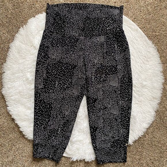 Fabletics Hamilton Fold Over Crop Leggings Womens Size Medium Black White - Picture 1 of 7